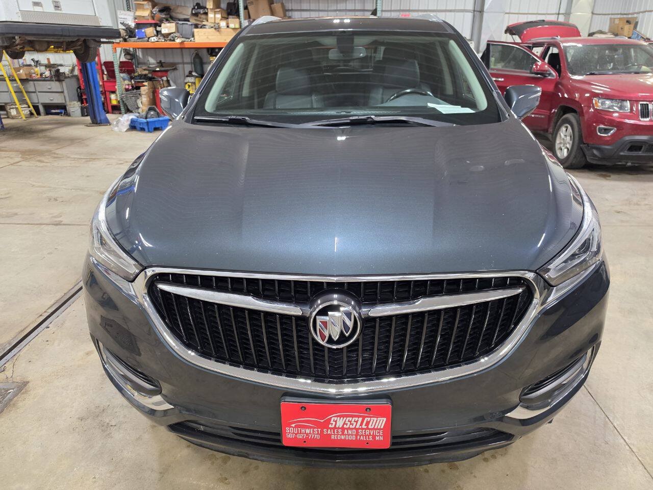 Used 2018 Buick Enclave Essence AWD/4WD image 3