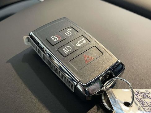 New 2026 Land Rover Range Rover Long Wheelbase SE AWD/4WD image 41