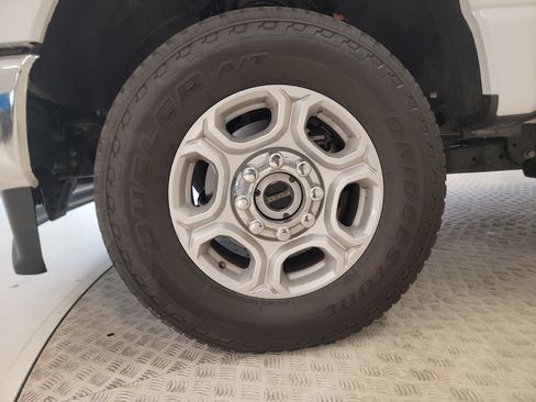 Used 2025 Ford F250 XLT w/ FX4 Off-Road Package AWD/4WD image 10