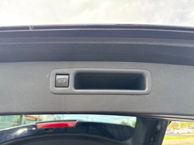 Used 2020 Toyota Highlander XLE AWD/4WD image 16