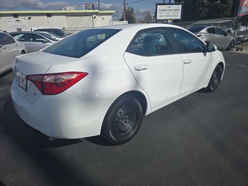 Used 2018 Toyota Corolla LE image 10