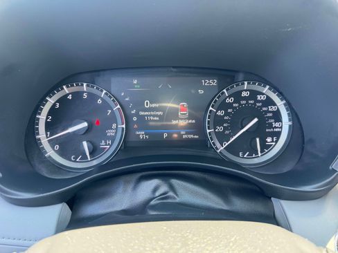 Used 2021 Toyota Highlander XLE AWD/4WD image 30