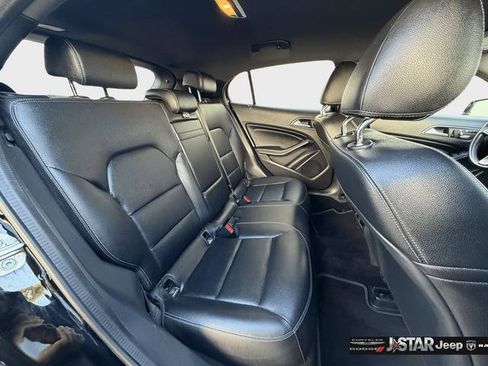 Used 2020 Mercedes-Benz GLA 250 4MATIC w/ Premium Package image 28