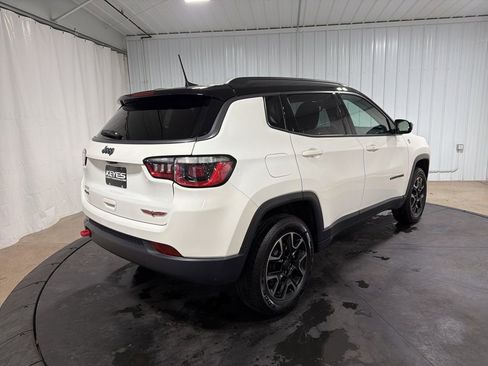 Used 2018 Jeep Compass Trailhawk w/ Leather Interior Group AWD/4WD image 9