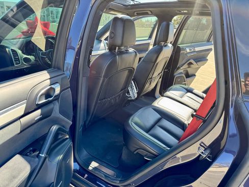 Used 2018 Porsche Cayenne GTS w/ Premium Package Plus AWD/4WD image 19