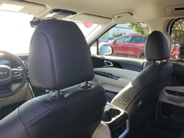 Certified 2024 Kia Carnival SX FWD image 11
