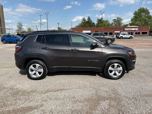 Used 2018 Jeep Compass Latitude w/ Popular Equipment Group AWD/4WD image 2