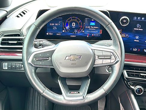 Used 2025 Chevrolet Traverse Z71 AWD/4WD image 23