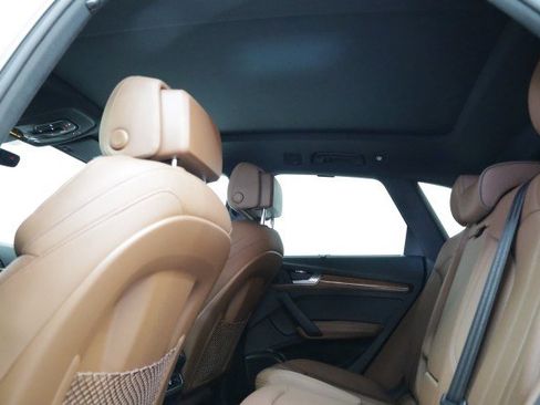 Used 2022 Audi Q5 e Premium Plus image 22
