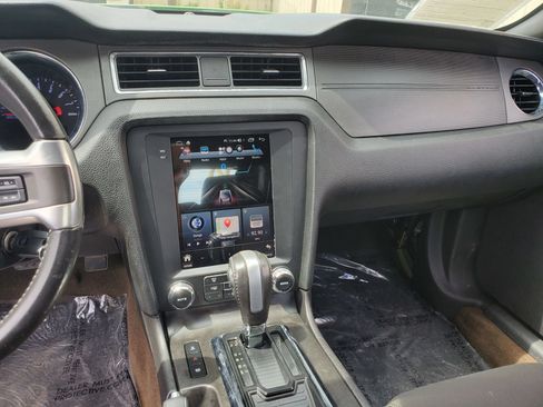Used 2013 Ford Mustang Convertible RWD image 7