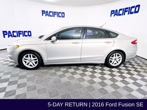 Used 2016 Ford Fusion SE image 5