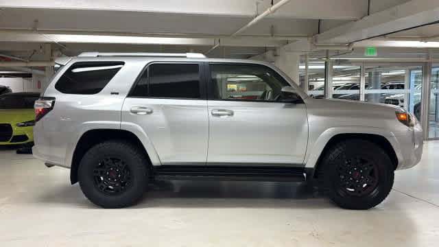 Used 2018 Toyota 4Runner SR5 RWD image 33