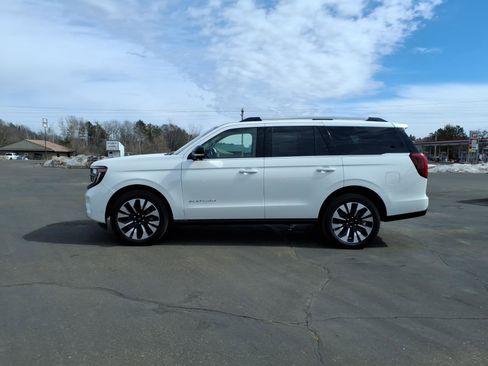 Used 2025 Ford Expedition Platinum w/ Driver's Package image 2