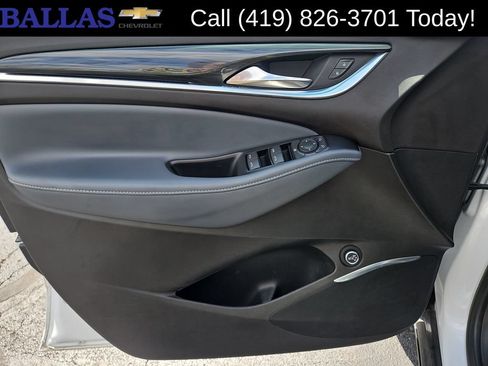 Used 2022 Buick Enclave Essence w/ Sport Touring Edition FWD image 23