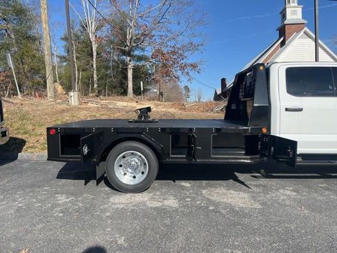 New 2025 Ford F550 4x4 Crew Cab w/ XLT Value Package image 3