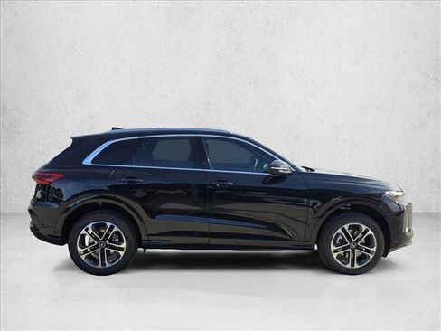Certified 2025 Audi Q5 Premium w/ Convenience Package AWD/4WD image 4