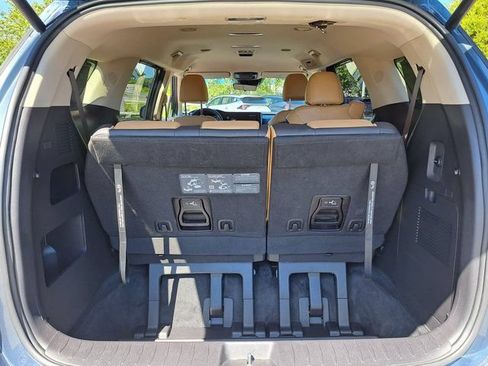 Used 2024 Kia Carnival EX FWD image 32
