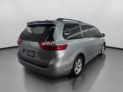 Used 2018 Toyota Sienna LE FWD image 10