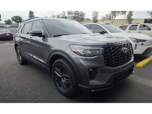 Used 2025 Ford Explorer ST-Line w/ Premium Package RWD image 2