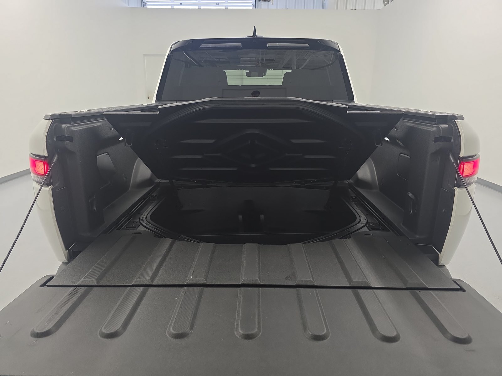 Used 2024 Rivian R1T Adventure Dual AWD/4WD image 15