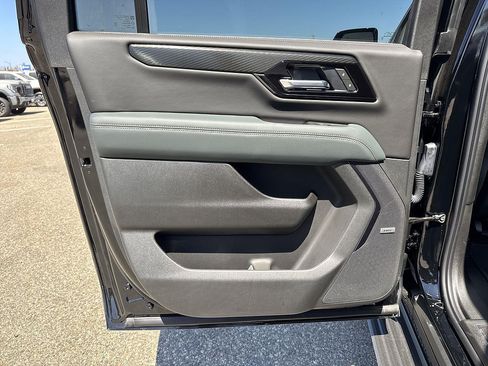 New 2026 GMC Yukon XL AT4 w/ AT4 Premium Plus Package AWD/4WD image 23