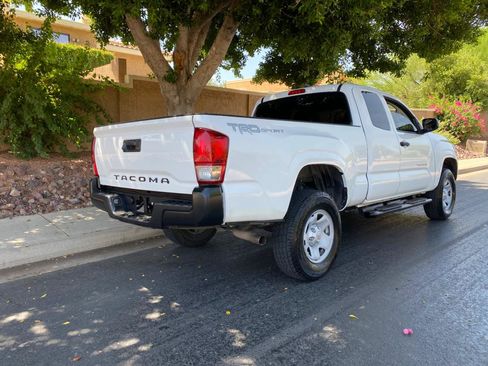 Used 2017 Toyota Tacoma 2WD Access Cab image 8