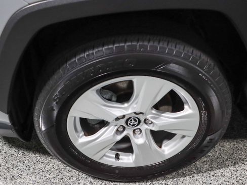 Used 2020 Toyota RAV4 XLE FWD image 11