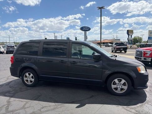 Used 2013 Dodge Grand Caravan SXT w/ Entertainment Group 1 FWD image 4