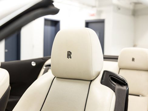 Used 2017 Rolls-Royce Dawn RWD image 42
