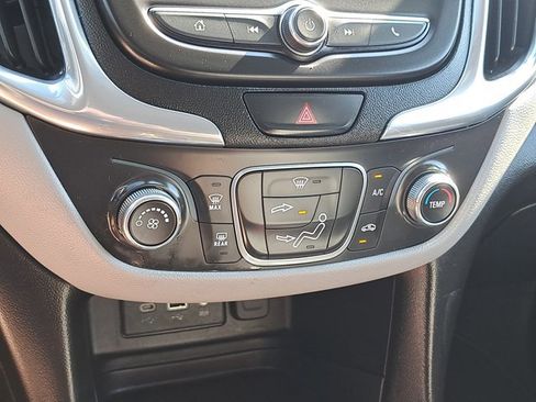 Used 2020 Chevrolet Equinox LS image 32