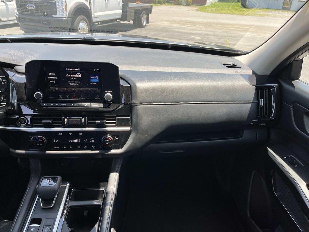 Used 2024 Nissan Pathfinder SV AWD/4WD image 11
