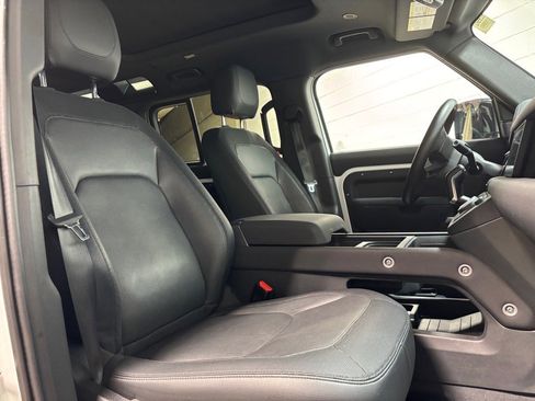 Used 2023 Land Rover Defender 110 X-Dynamic SE image 31