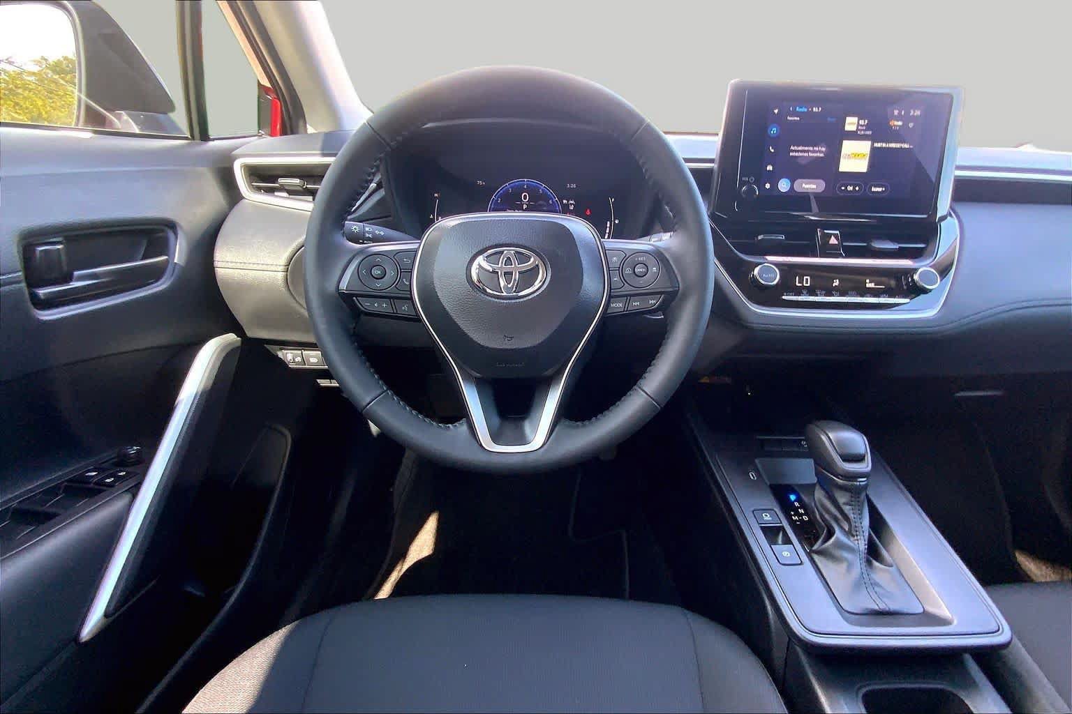 Used 2026 Toyota Corolla Cross LE FWD image 6