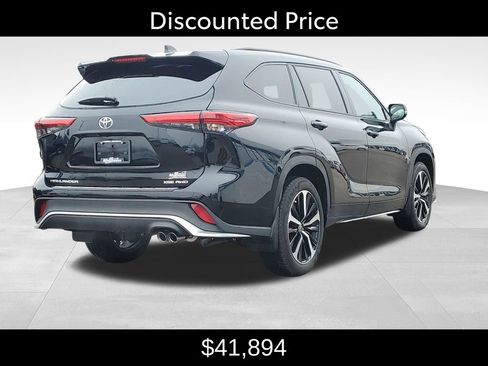 Used 2022 Toyota Highlander XSE image 3