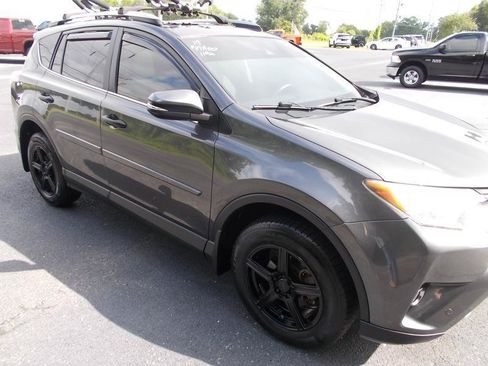Used 2017 Toyota RAV4 XLE AWD/4WD image 11
