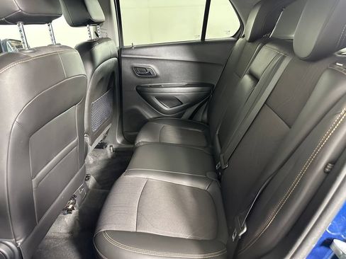 Used 2020 Chevrolet Trax LT w/ LT Convenience Package AWD/4WD image 24