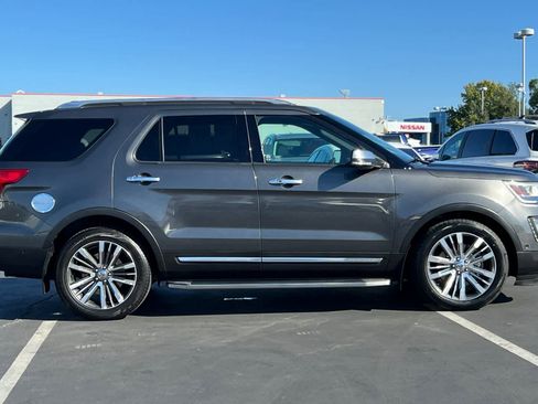 Used 2017 Ford Explorer Platinum image 6