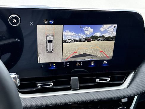 New 2026 Chevrolet Equinox LT w/ Safety and Technology Package FWD image 23