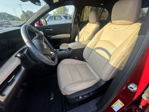 Certified 2025 Cadillac XT4 Premium Luxury FWD image 3