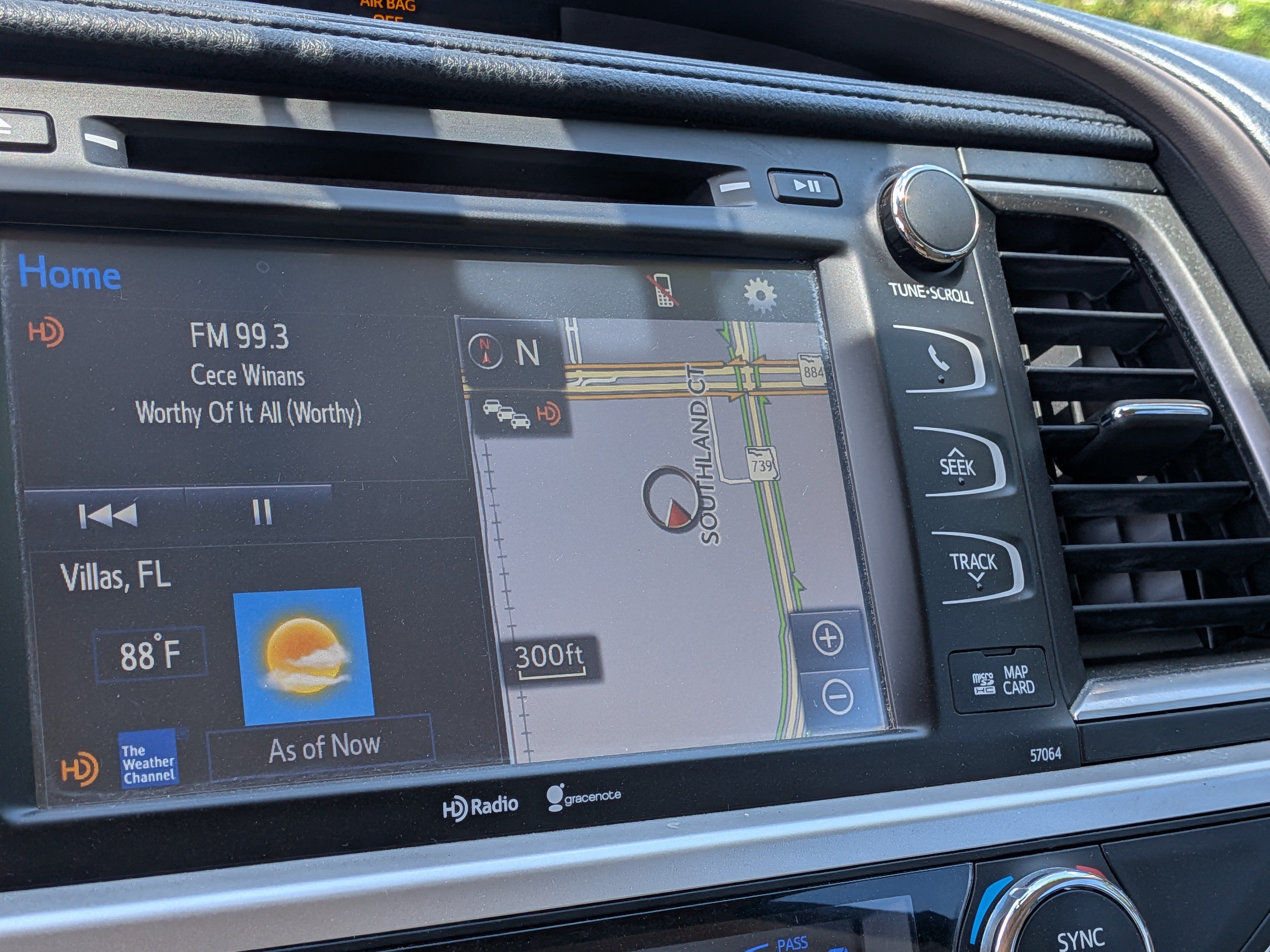 Used 2015 Toyota Highlander Limited w/ Driver Technology Package FWD image 35