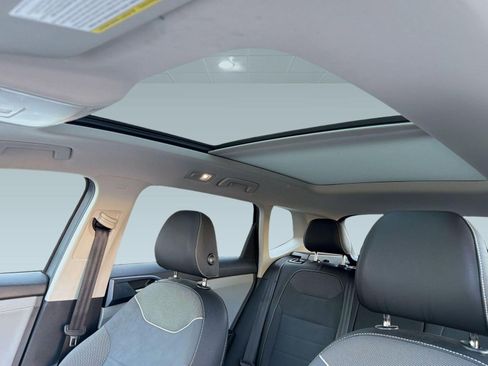 Used 2024 Volkswagen Taos SE image 16