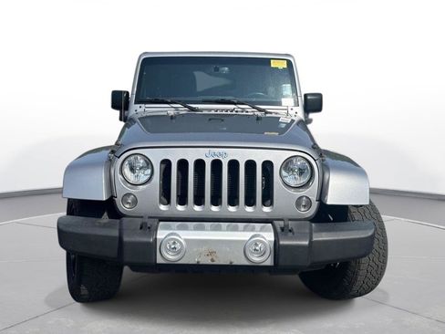Used 2015 Jeep Wrangler Unlimited Sahara w/ Connectivity Group AWD/4WD image 3