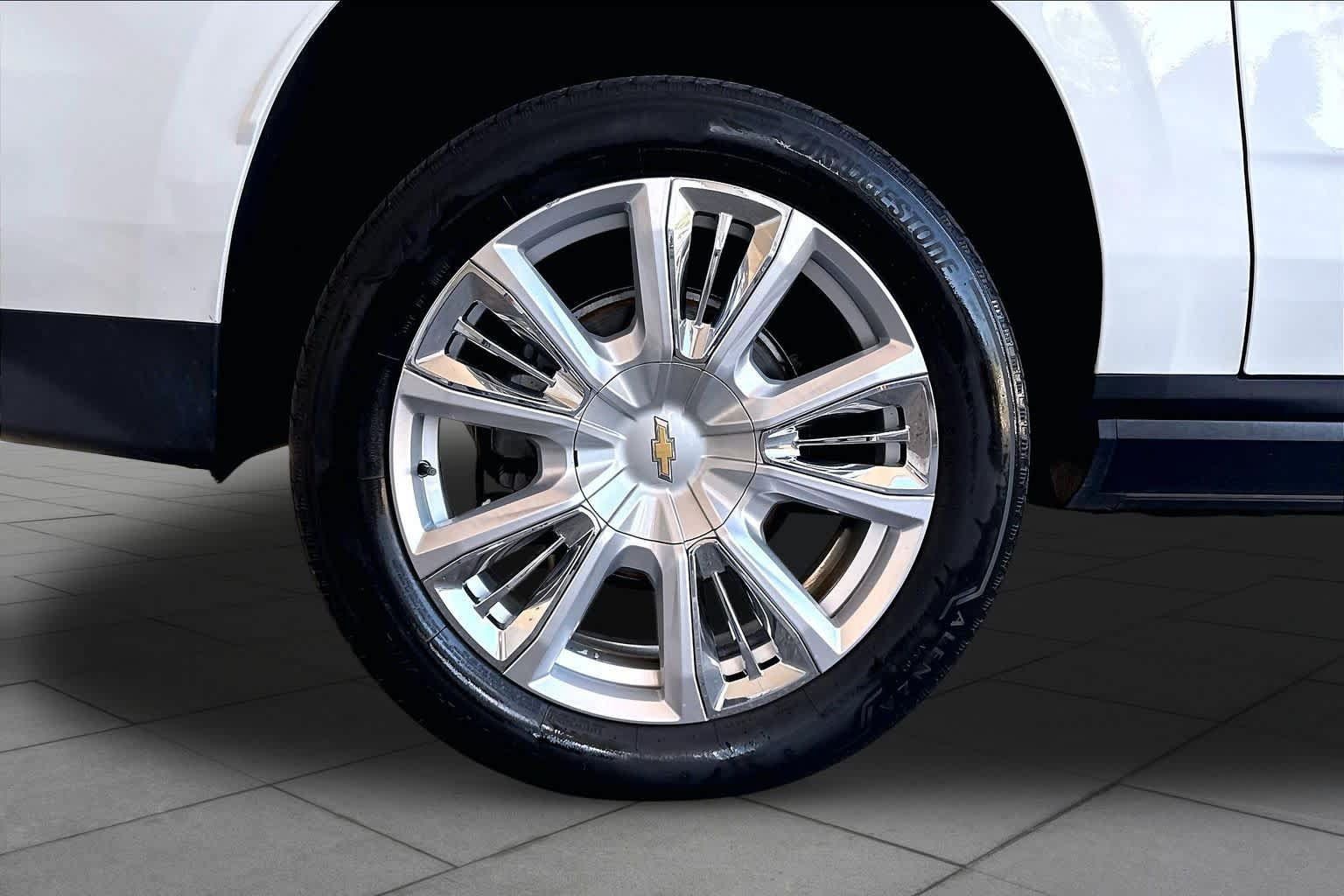 Used 2021 Chevrolet Suburban High Country w/ Premium Package AWD/4WD image 11
