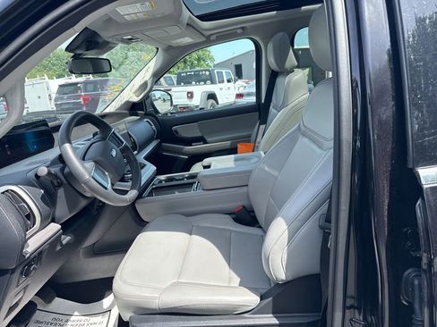 Used 2025 Ford Expedition Max Active AWD/4WD image 11