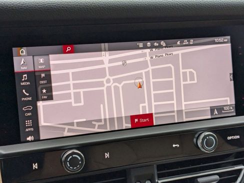 Certified 2025 Porsche Macan image 18