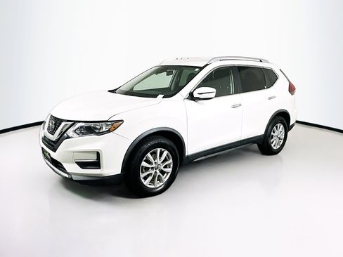 Used 2020 Nissan Rogue SV image 3