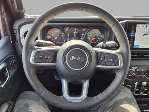 Used 2025 Jeep Wrangler Unlimited Sahara AWD/4WD image 15