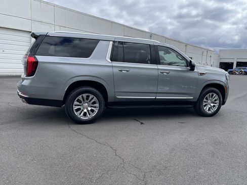 Used 2025 GMC Yukon XL Denali AWD/4WD image 6