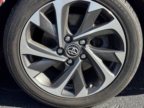 Used 2018 Toyota Corolla iM image 16