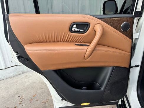 Used 2016 INFINITI QX80 2WD w/ Signature Edition Package image 28